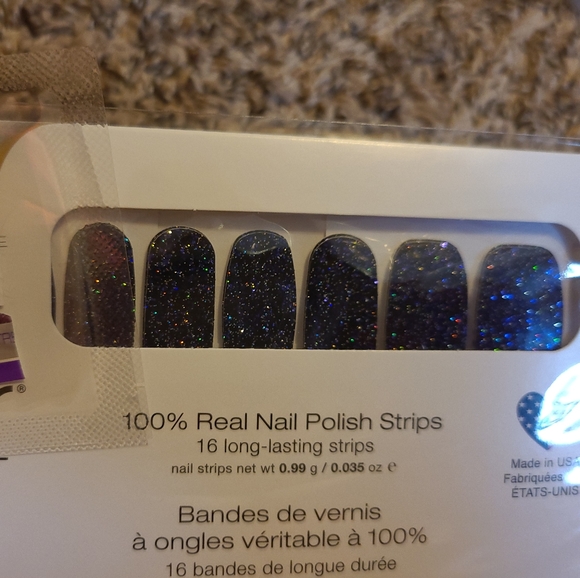 Color street - Picture 1 of 1